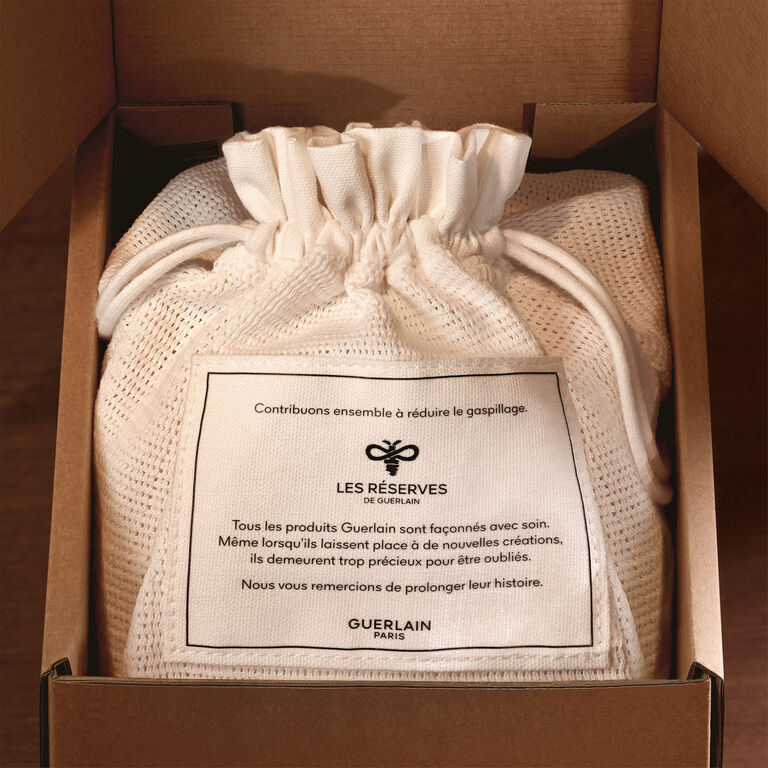 POCHON DES R&Eacute;SERVES DE GUERLAIN DANS SON CARTON DE LIVRAISON
