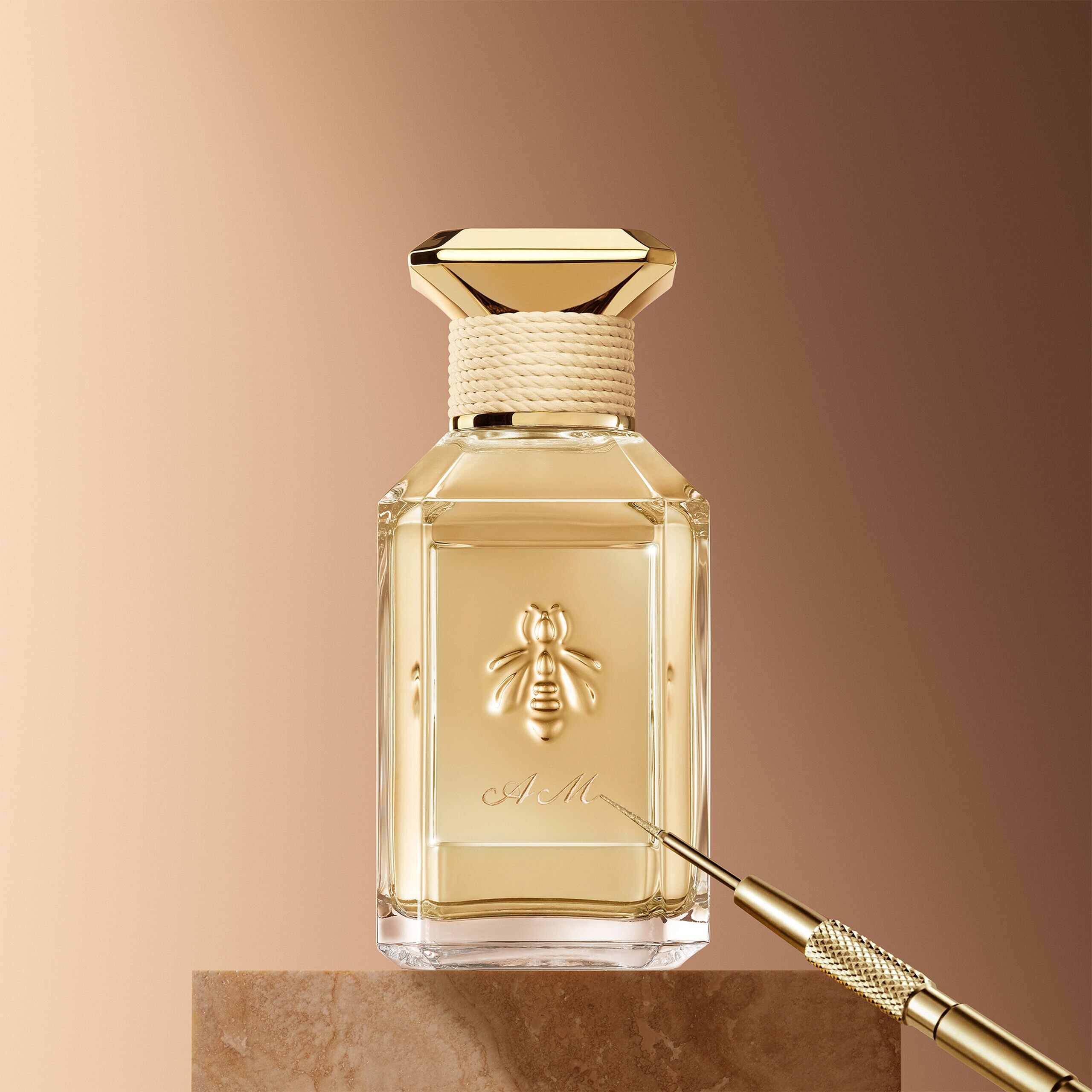 Engraving on the L'Art & La Matière Eau de Popeline Bottle