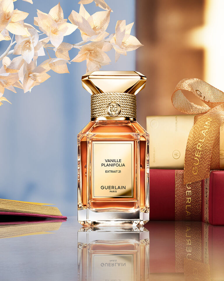 Vanille Planifolia Extrait 21 bottle displayed next to art of gifting boxes