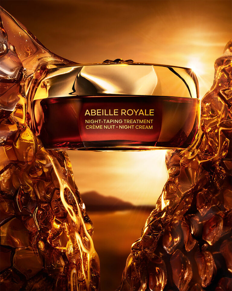 ABEILLE ROYALE NEW NIGHT CREAM WITH HONEY BACKGROUND