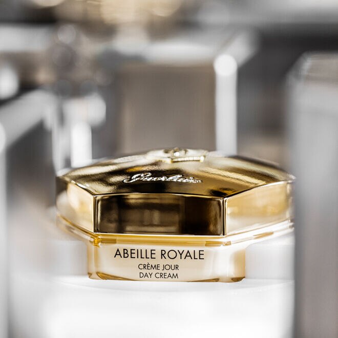 Герлен что за бренд. MAISON GUERLAIN CARROUSEL VISUAL 2. Герлен что за бренд фото. Герлен что за бренд-MAISON GUERLAIN CARROUSEL VISUAL 2. картинка Герлен что за бренд. картинка MAISON GUERLAIN CARROUSEL VISUAL 2. Сегодня под маркой Guerlain выпускаются парфюмерия и косметика класса люкс.
