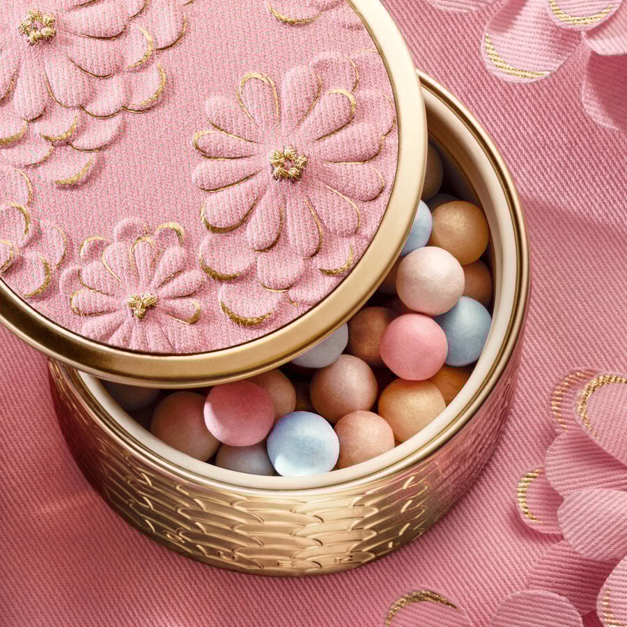 LIGHT-REVEALING PEARLS OF POWDER (See the picture 6/6)