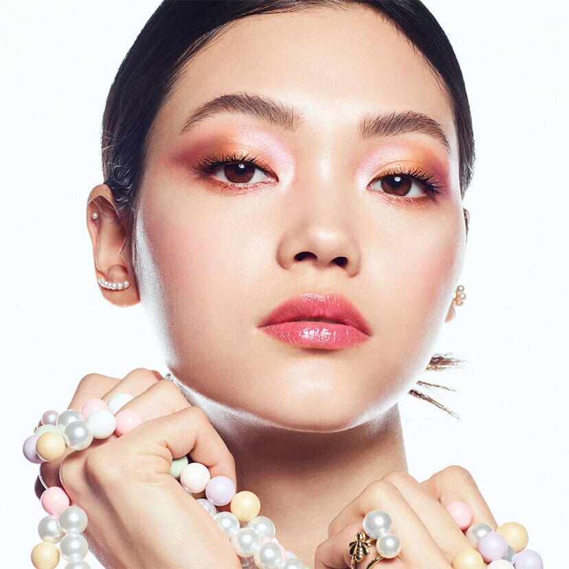 MÉTÉORITES ⋅ SETTING & FINISHING PEARLS OF POWDER ⋅ GUERLAIN