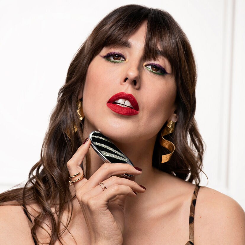 MÉTÉORITES FIERCE GLOW ⋅ LIGHT REVEALING PEARLS OF POWDER