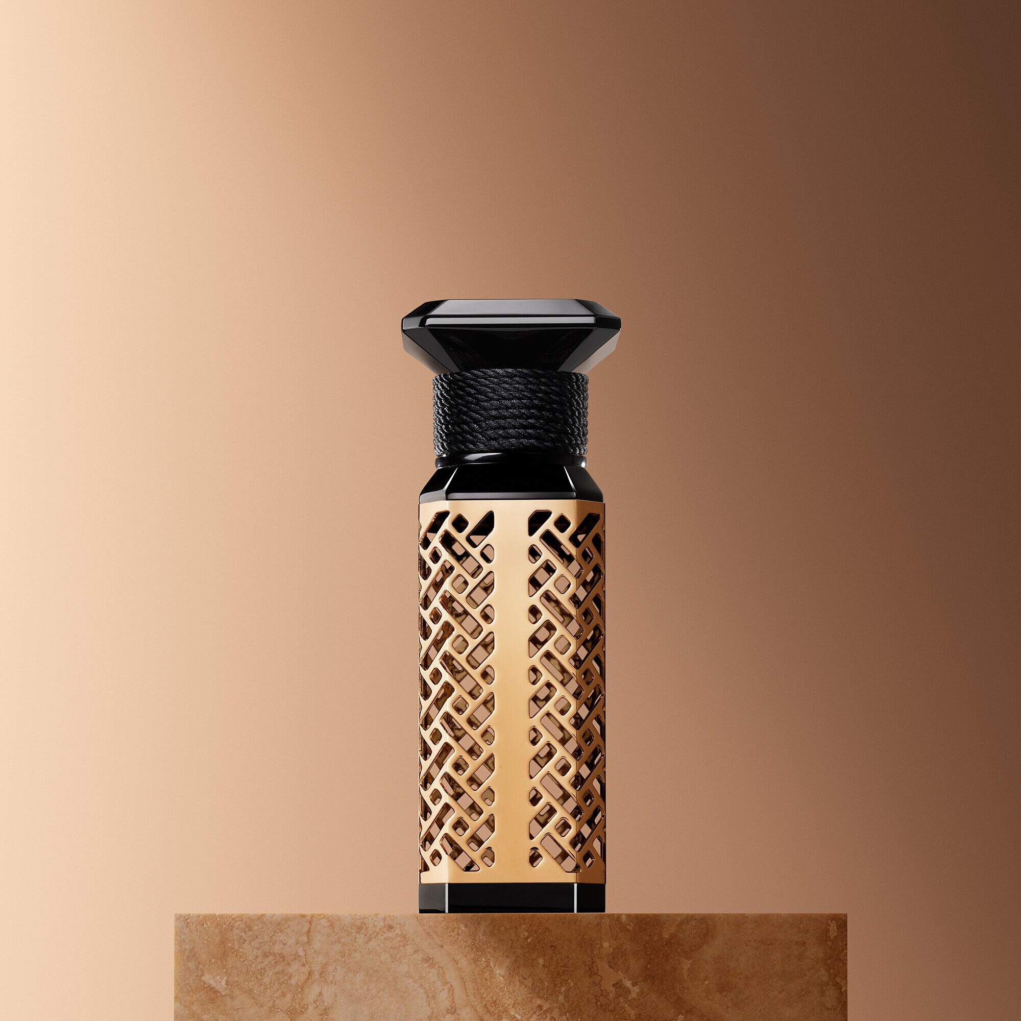Guerlain ラールエラマティエール　フラコンサック 香2種 ラール エ ラ マティエール ⋅ フラコン サック — リフィル | ゲラン